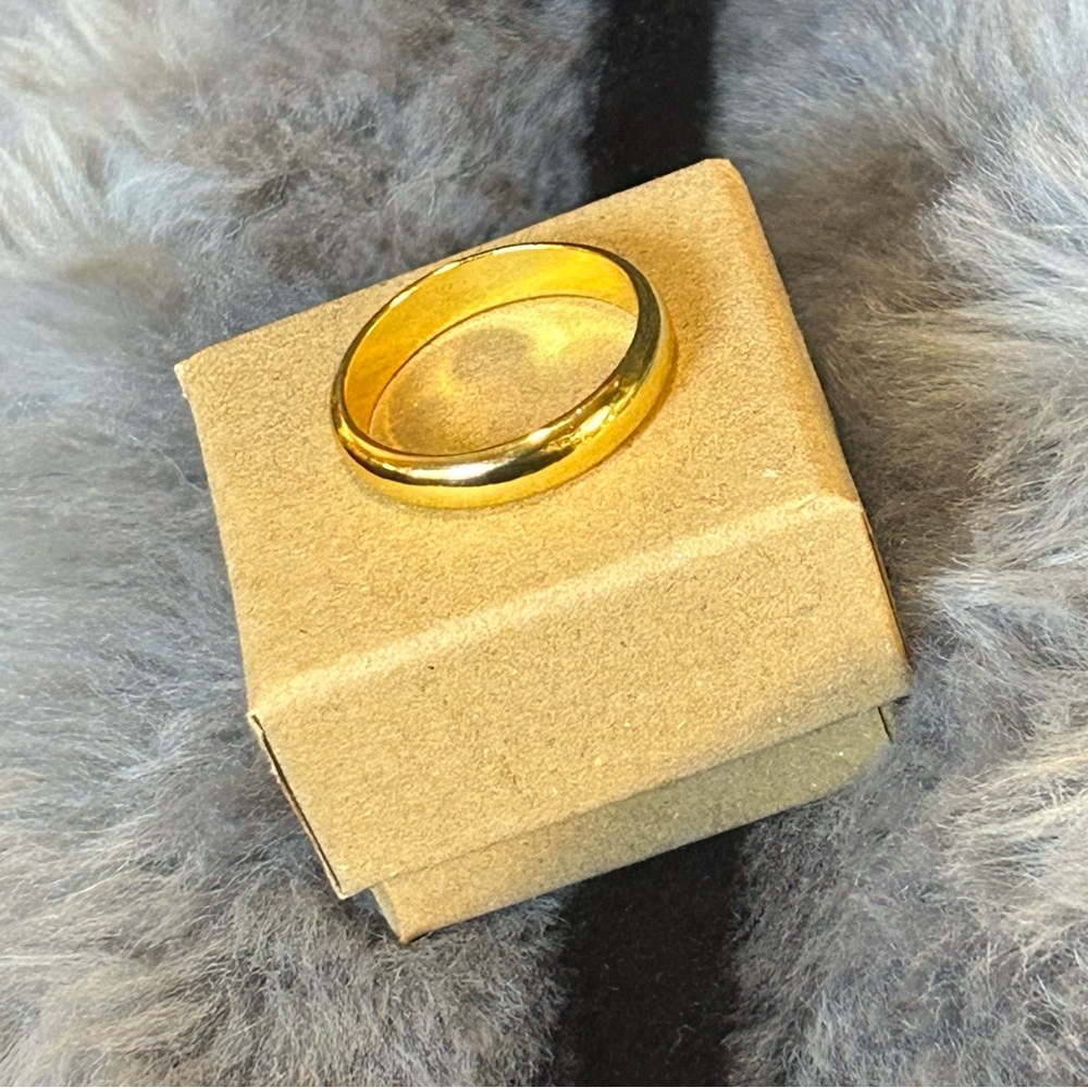 Shiny 18kt gold plated 4mm stainless steel comfort dome band ring 11